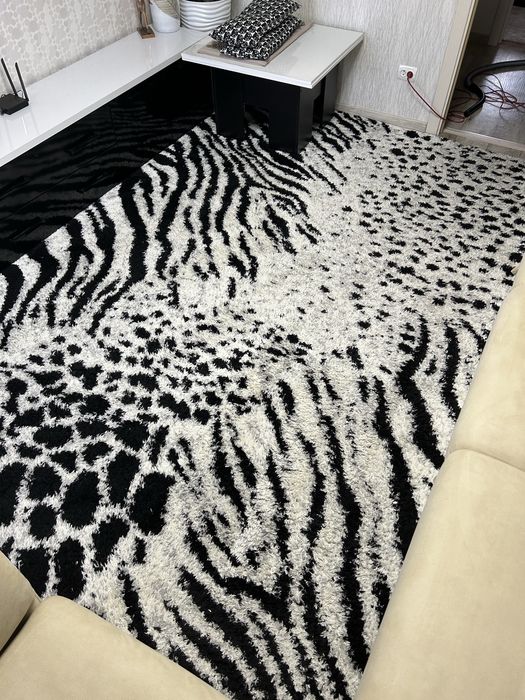 Продам ковер 2,5• 4,0