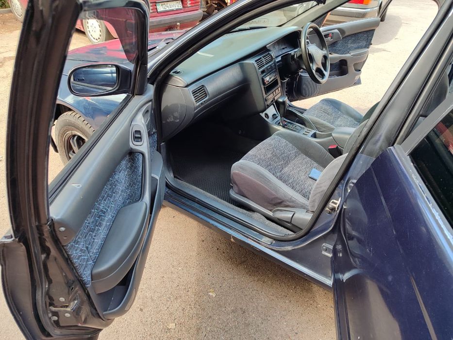 Продам машину TAYOTA COLDINA