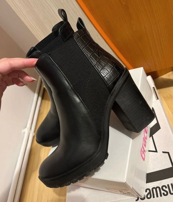 Botine negre mărimea 37