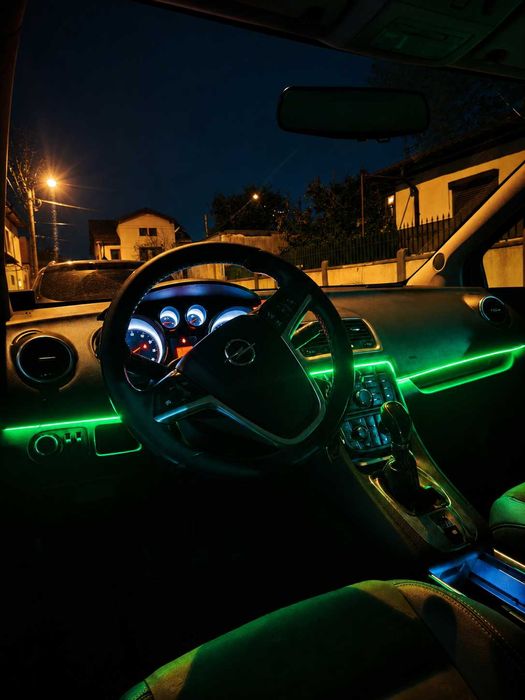Kit 2 benzi acrilice luminoase auto, 110 cm + 35 cm, efect curcubeu, alimentare USB, pentru bord