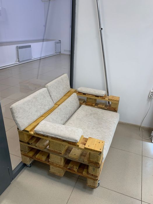 Продам диван со столиком