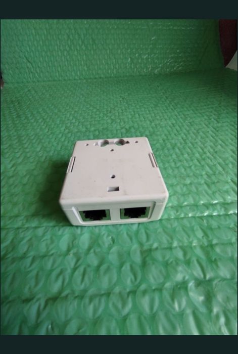 Priză de conectare cu două mufe RJ 45, noua în ambalaj.
