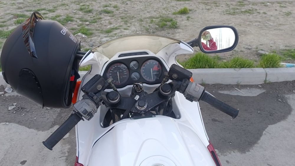 Honda CBR 1000 кубов