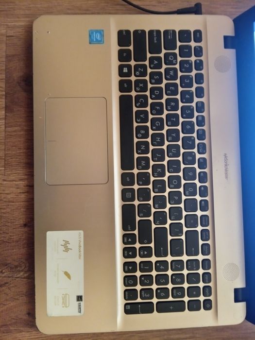 Лаптоп asus vivobook