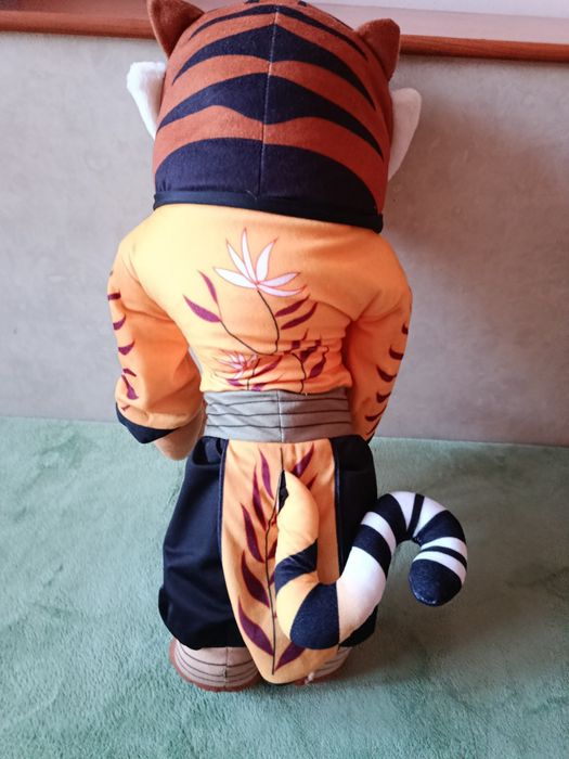 Страхотен плюшен тигър