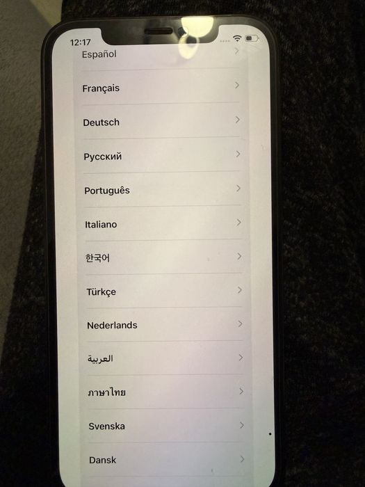 Iphone 12 Pro - 128GB - cu un pixel mort- baterie 77% - vine cu 4 huse