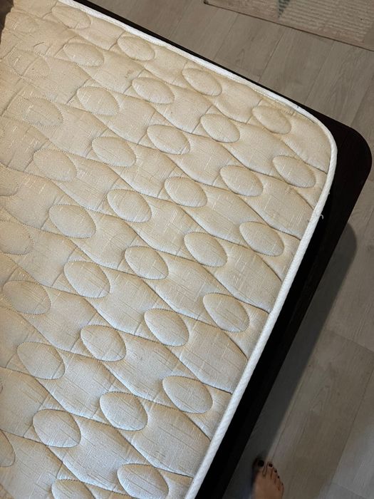 Кровать с матрасом двуспальная