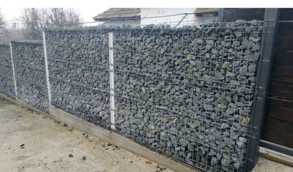 Meseriasi in constructii garduri de peste 10 ani, construim începând de la garduri din sipca metalica, panouri stil jaluzele, tabla cutata, plasă bord