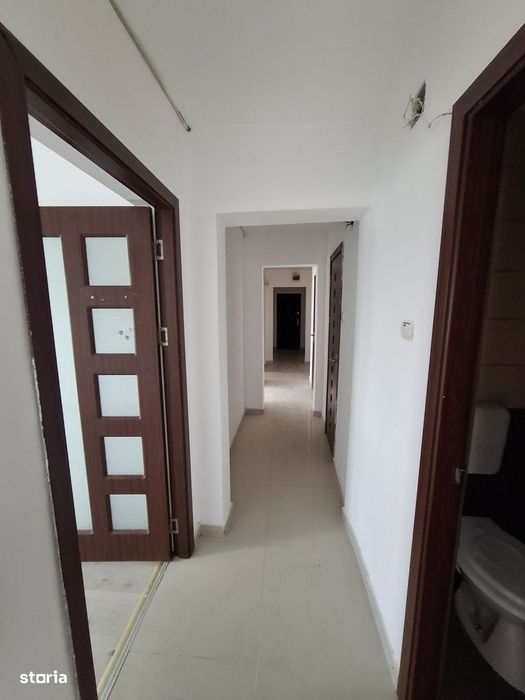 Apartament 3 camere, balcon, parter, preț bun