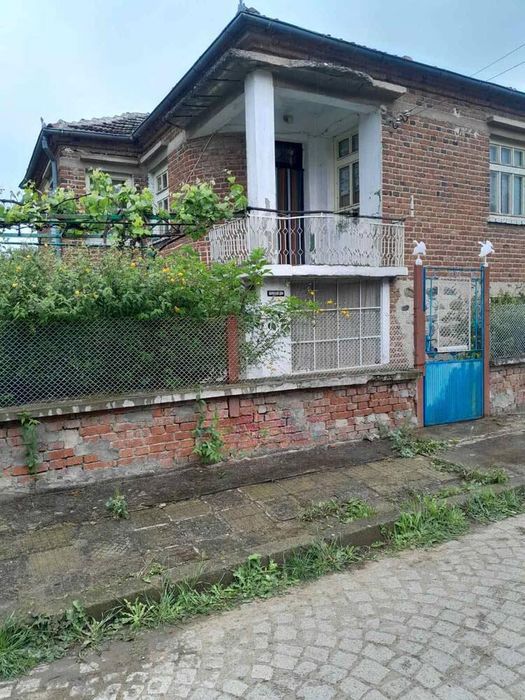 Продава се Къща в Бургас, Център - 340 кв.м за 81 €/кв.м - Снимка #2