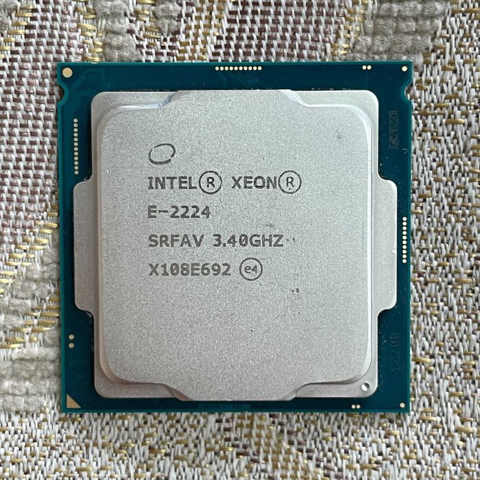 Серверный процессор Intel Xeon E-2224