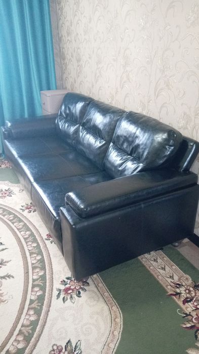 Диван кожаный бу