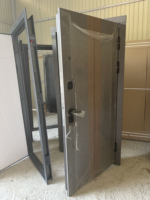 Входные Двери. Сыртқы есіктер