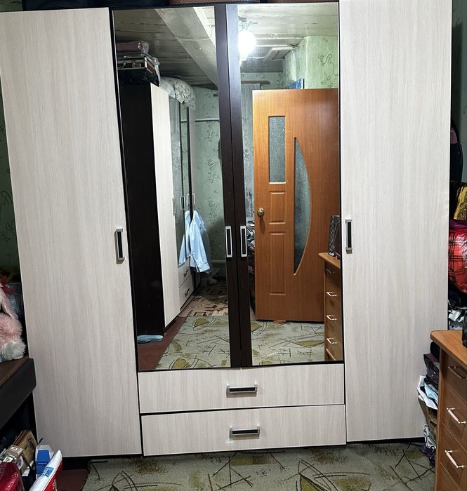 Продам 2 одинаковых шкафа