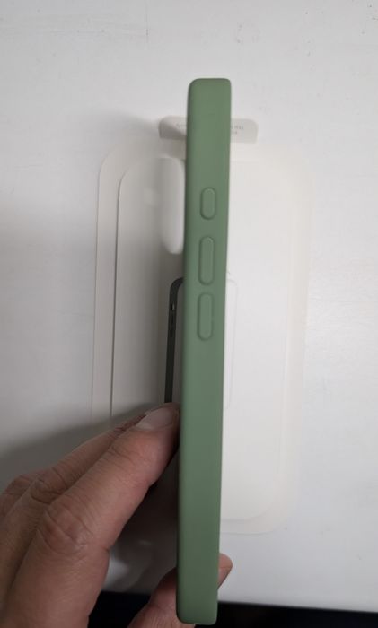 Чехлы для iPhone 17