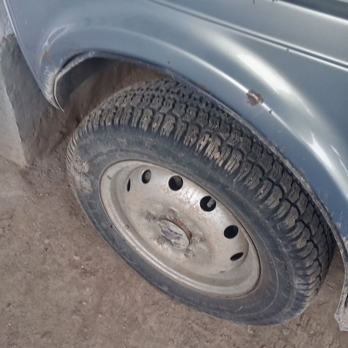 Niva yaxshi xolatda srochna sotiladi