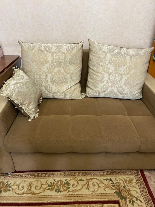 Продам диван длинна 2метра + диван 1, 5 метра