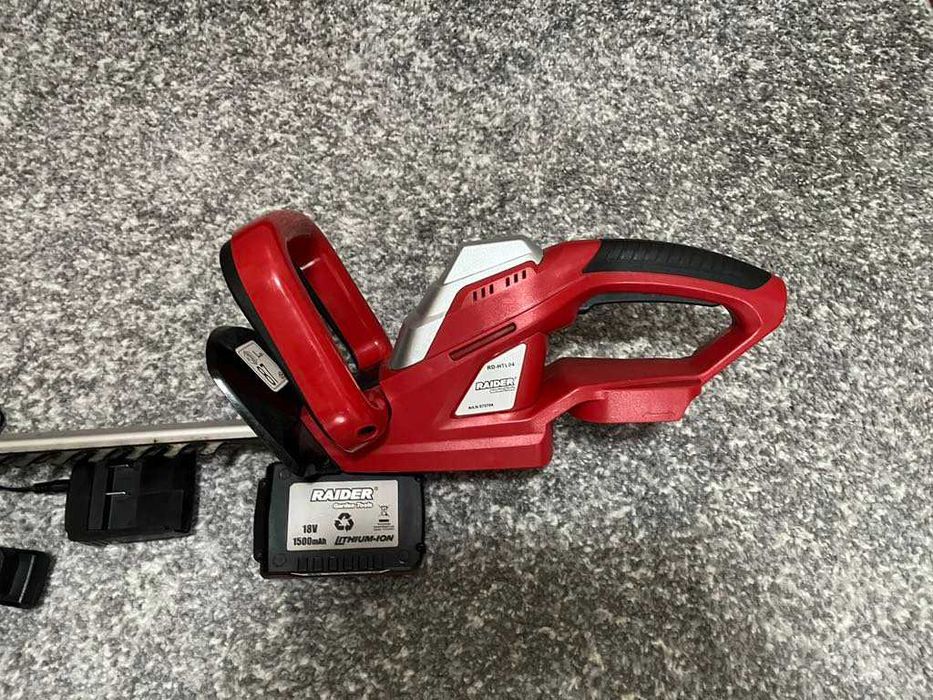 Акумулаторен храсторез Raider  с  БАТЕРИЯ  и  ЗАРЯДНО .