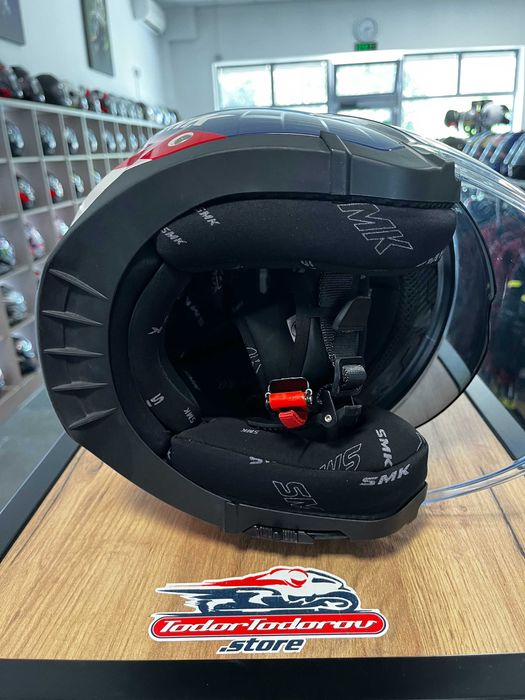Скутер мото каска SMK GT-J TOURMAX ,S 55-56 вградени очила ,като нова
