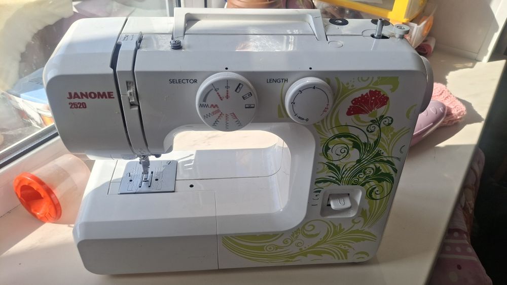 Швейная машинка JANOME