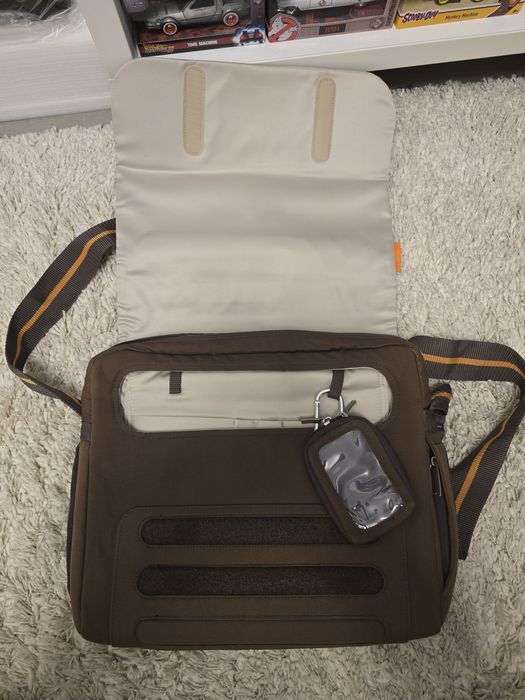 Geanta laptop messenger postas Belkin