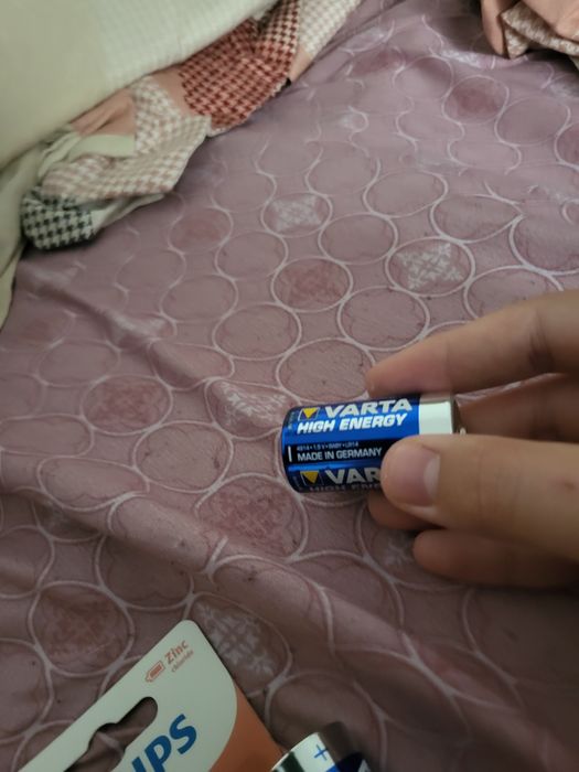 Vânt baterii r 14/ c×2 , cele philips sunt 100% noi , cele varta sunt folosite umpic