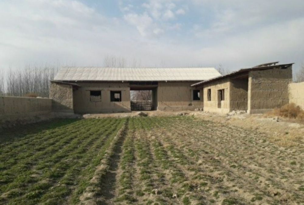 Уй жой сотилади.