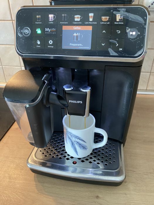 Expresir de cafea Philips  5400 LateGo ca nou