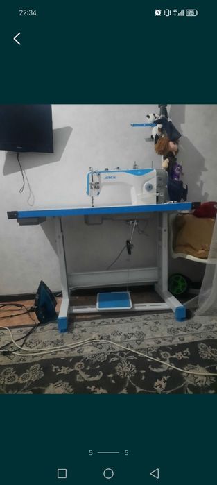 Продаются швейная машина Jack f4
