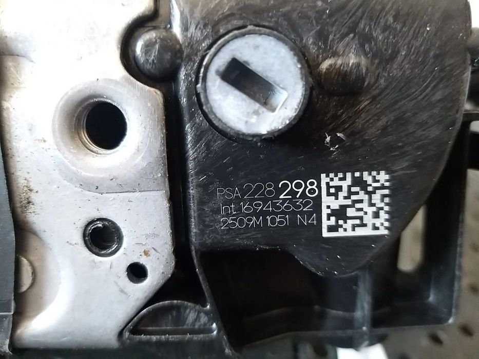 Broasca usa stanga spate peugeot 5008 2 psa228298 16943632