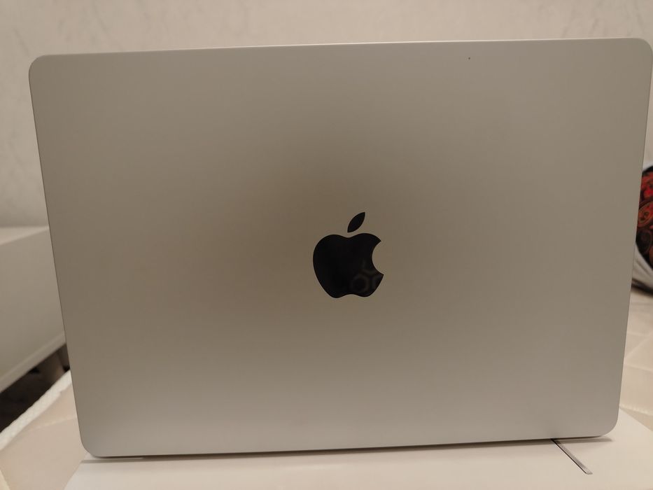 MacBook M3 air. 16/256 GB.
