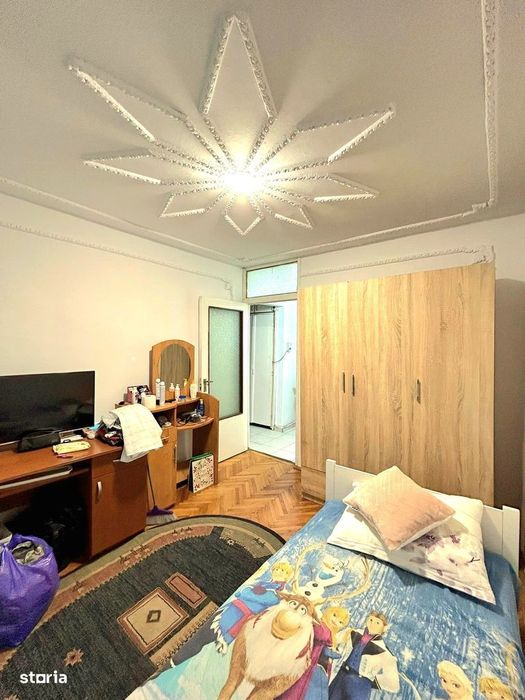 Apartament 3 camere, decomandat, centrală, zona Lipovei