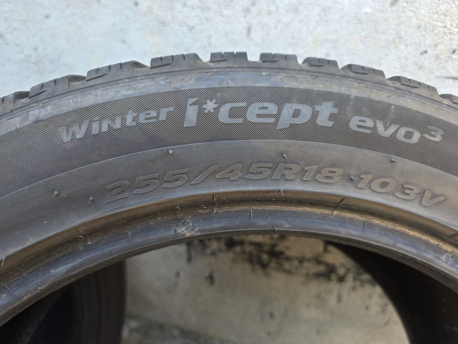 Vand două anvelope de iarna hankook  255 45 18 dot 1824
