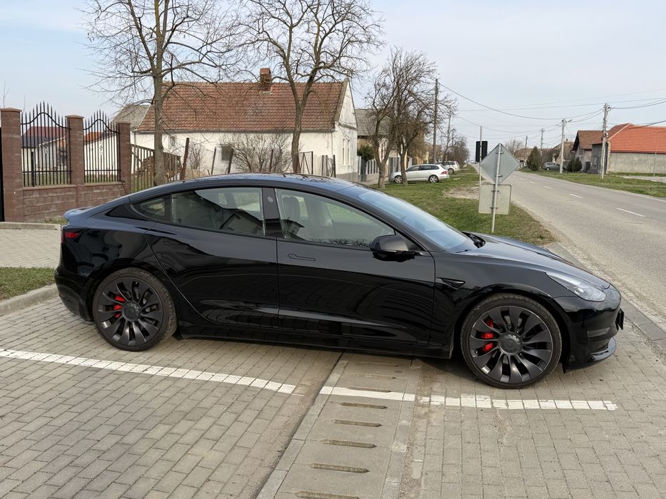 Tesla model 3 performance