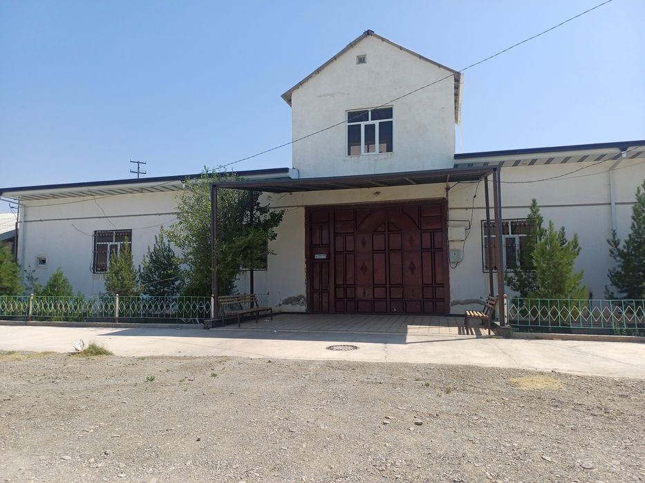 Uy (hovli) sotiladi