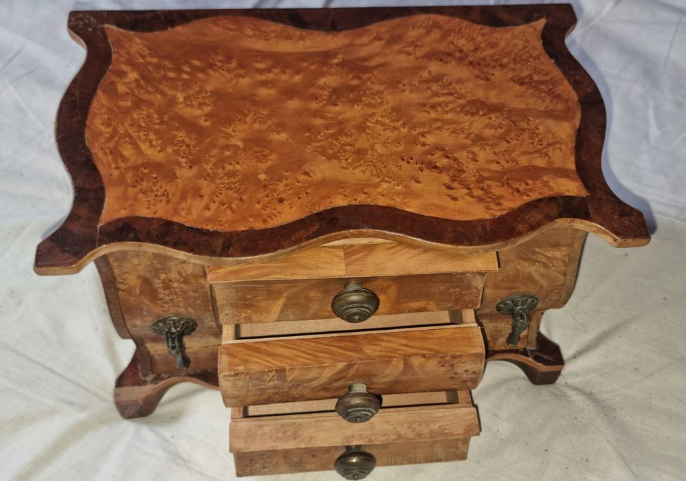 Cutie de bijuterii vintage din radacina de thuya