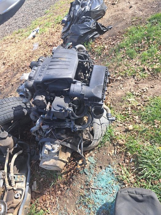 Motor complet funcțional