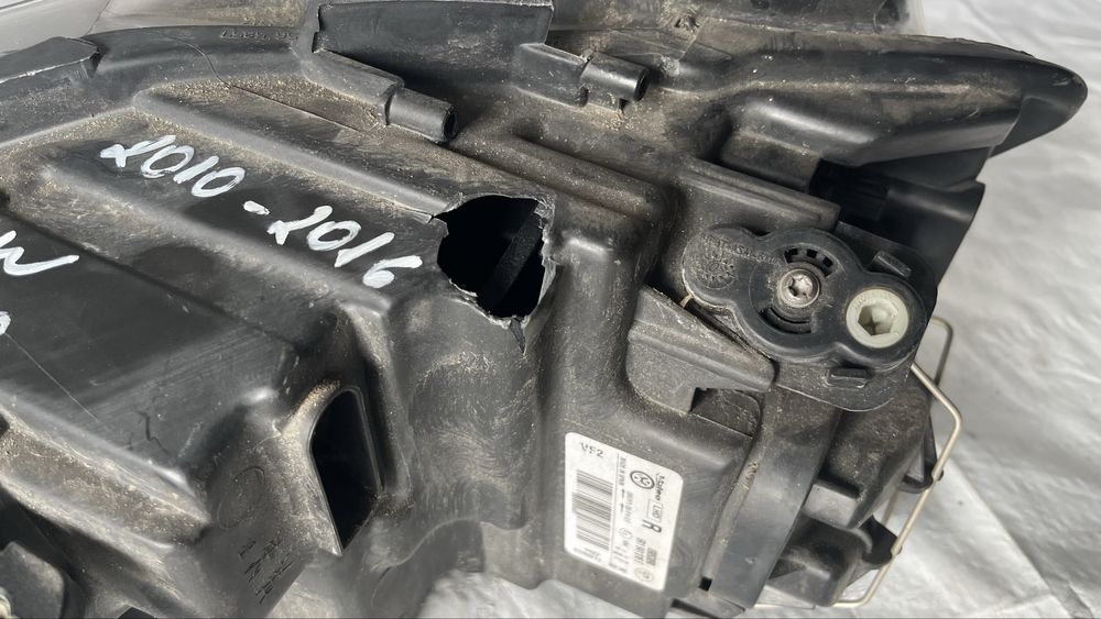 2 броя десен фар за VW Polo 2010-2016.