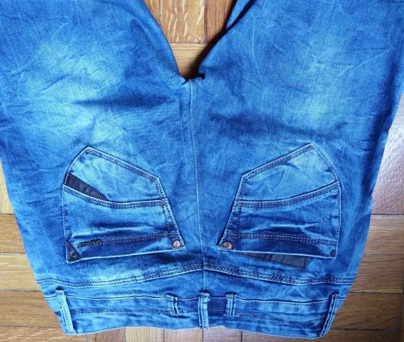 Дамски дънки с кафеви кожени елементи по джобовите