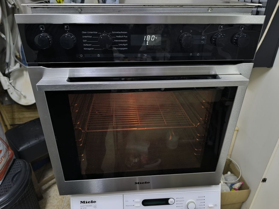 Фурна с котлони Miele H6160E - 76литра  с функция пара.