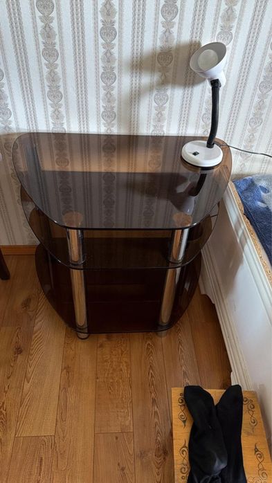 Стеклянный столик