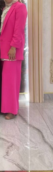 Kostyum pochti yengi 2 martta kiyilgan sifati zor qimmat brend