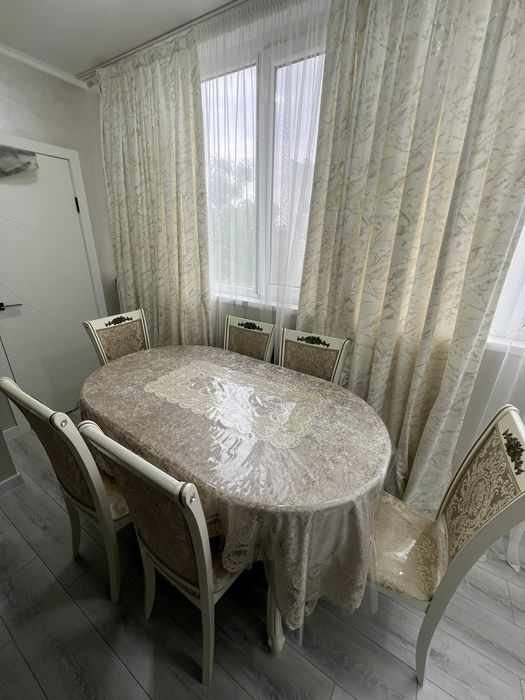 Продается стол и стулья