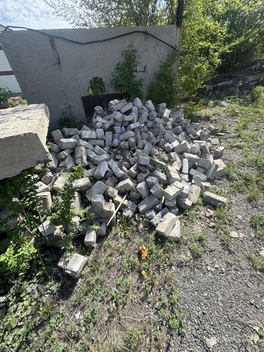 Отдам Битый кирпичь и пескоблок