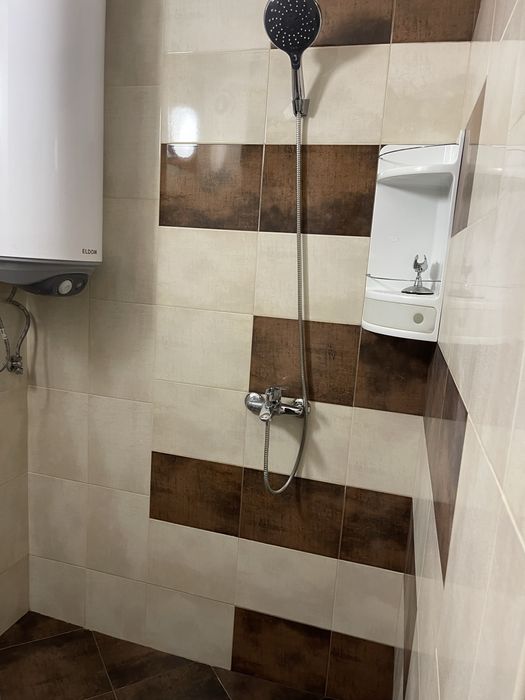 Дава се под наем Двустаен апартамент в Бургас, Център - 78 кв.м за 408 € - Снимка #5