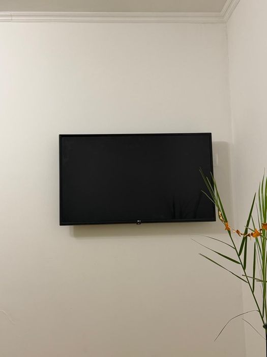LG webOS TV UJ630V