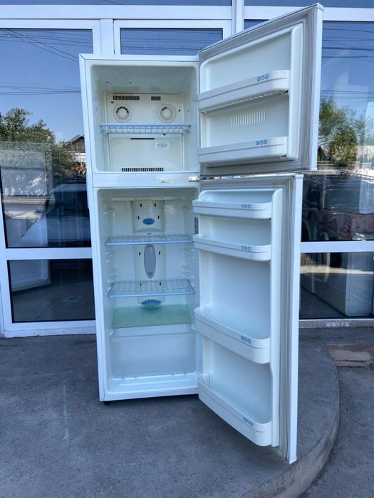 Продам рабочий холодильник LG