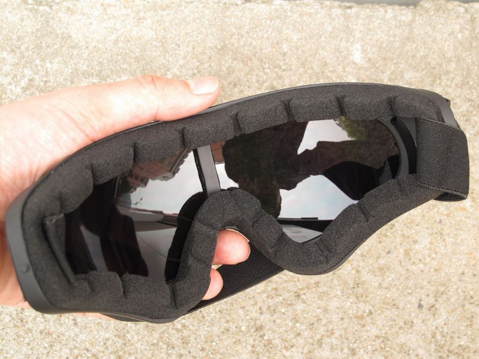 Очки солнцезащитные на резинке