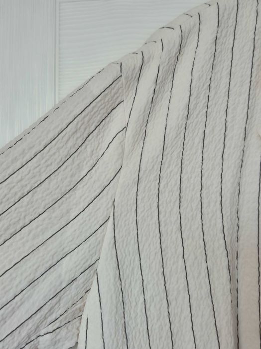 Vand sacou dama, H&M, L, stare impecabila, akb cu dungulite fine