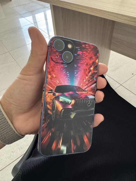 Продам Iphone 13